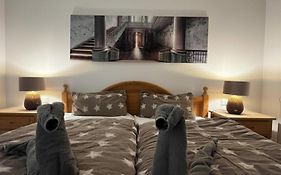 Frisch Renovierte Souterrain Wohnung